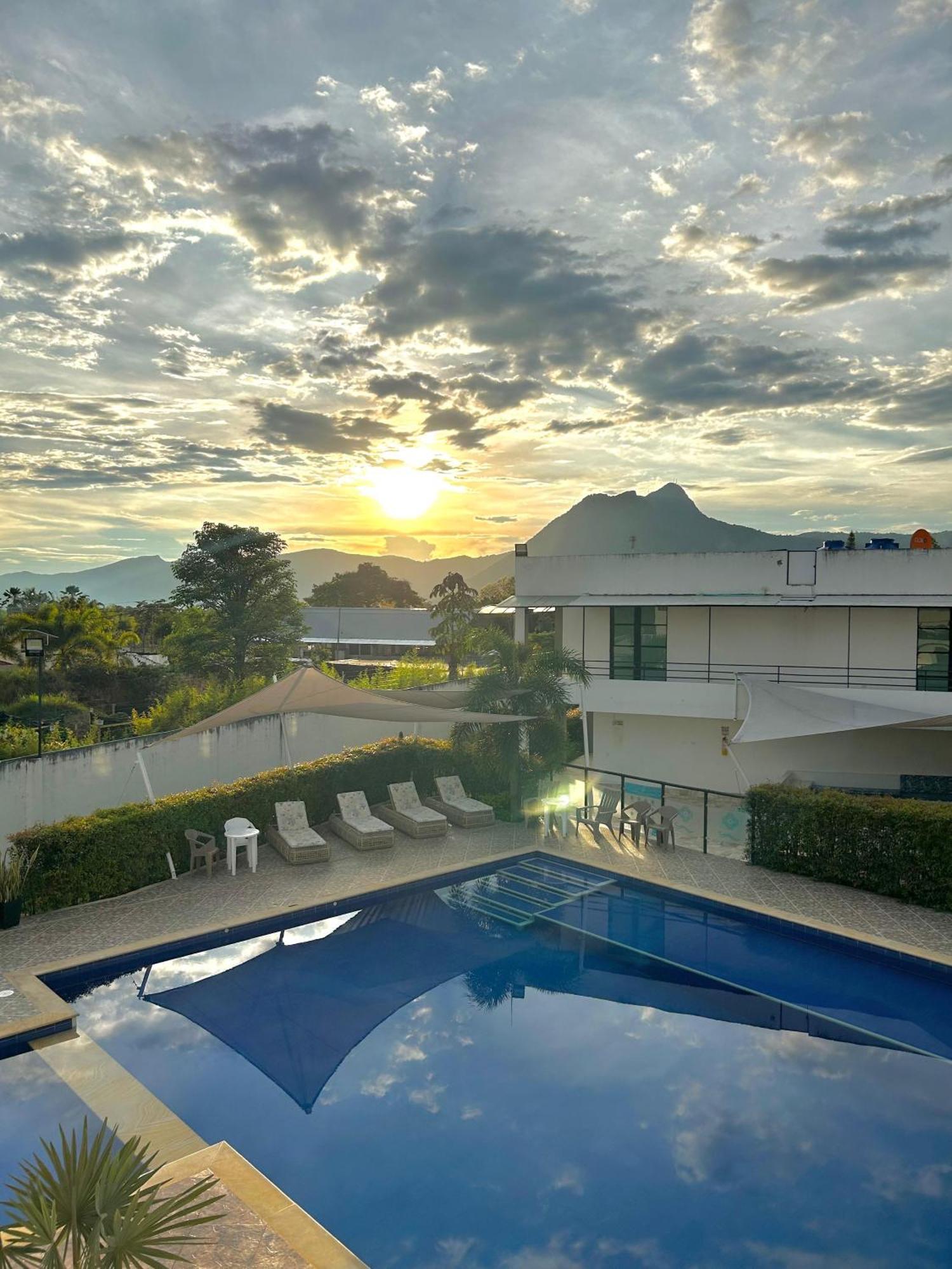 Hotel Celeste Inn Chinauta- Fusagasugá Esterno foto